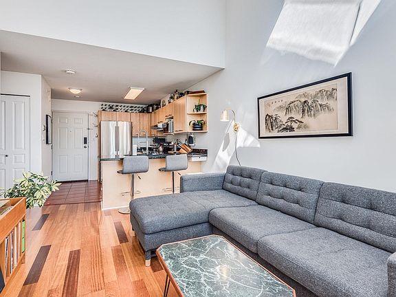 4th image of 3939 Hastings St #404