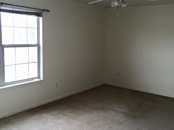 3rd image of 900 29th St APT D