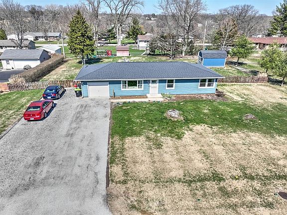 2nd image of 4 Illini Dr