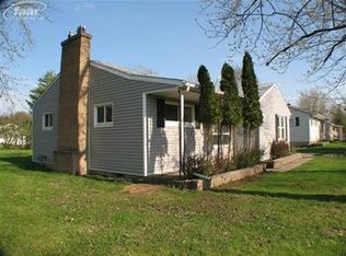1120 McCormick Dr, Fenton, MI 48430