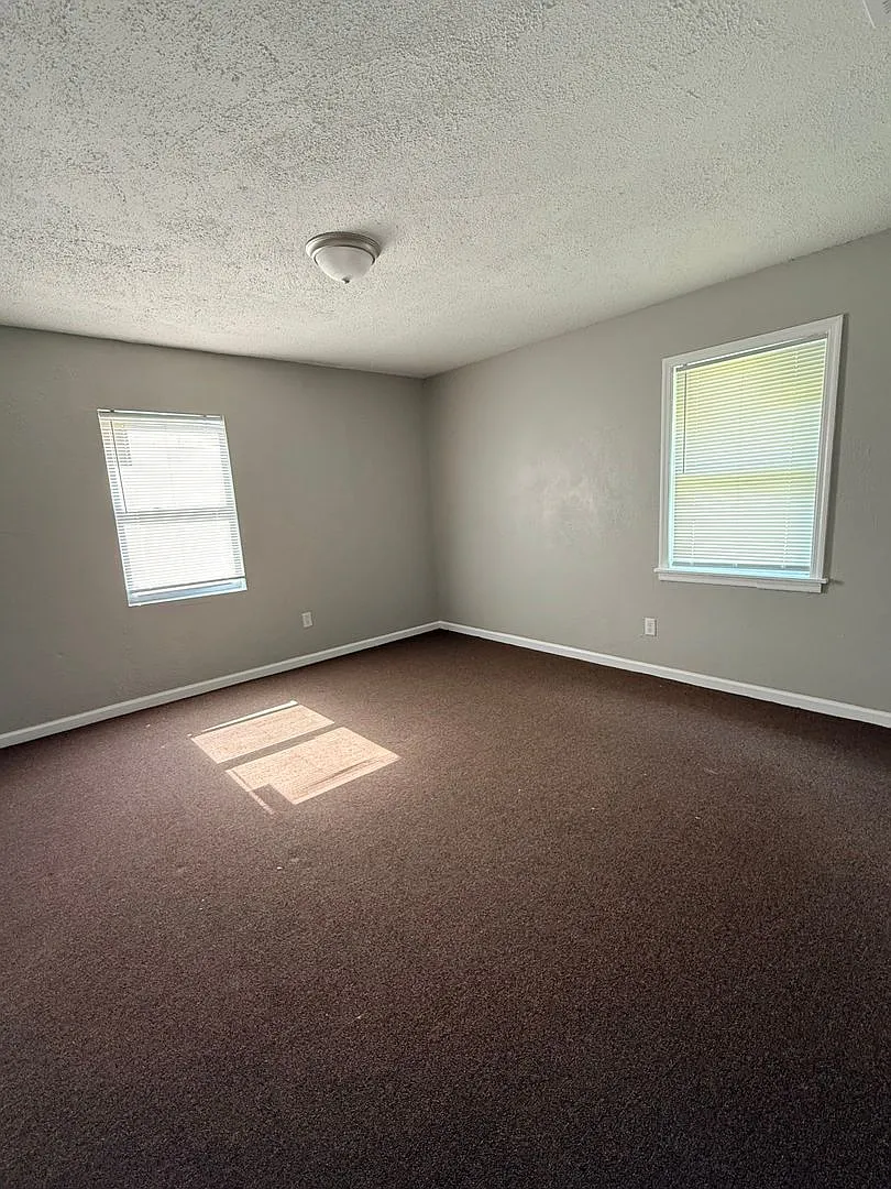 S. Cleveland Street, 1207 — Photo 4