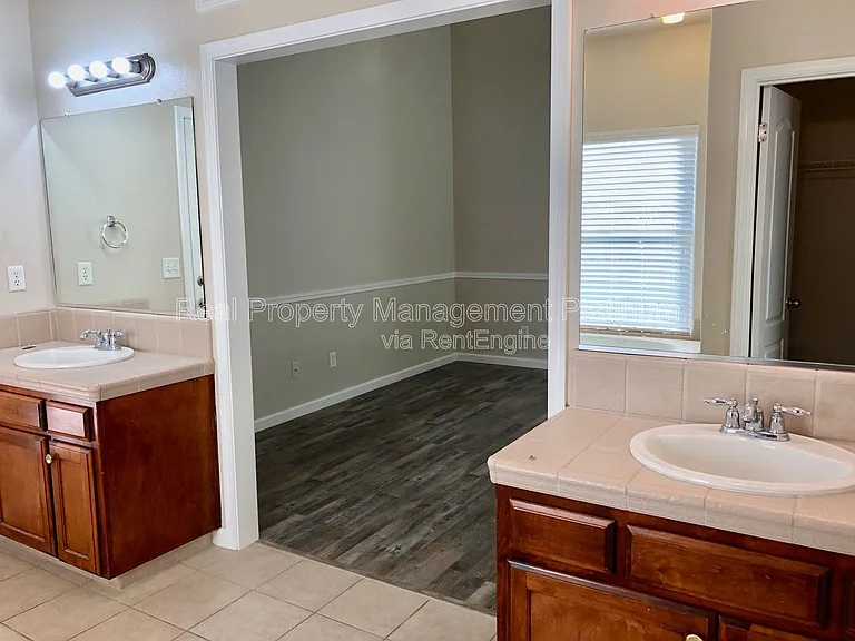 546 Everglade Ave — Photo 6