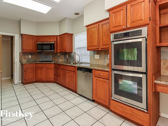 5th image of 7526 Shangrila Ln