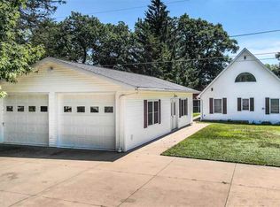 323 W Bonnet Dr, East Dubuque, IL 61025