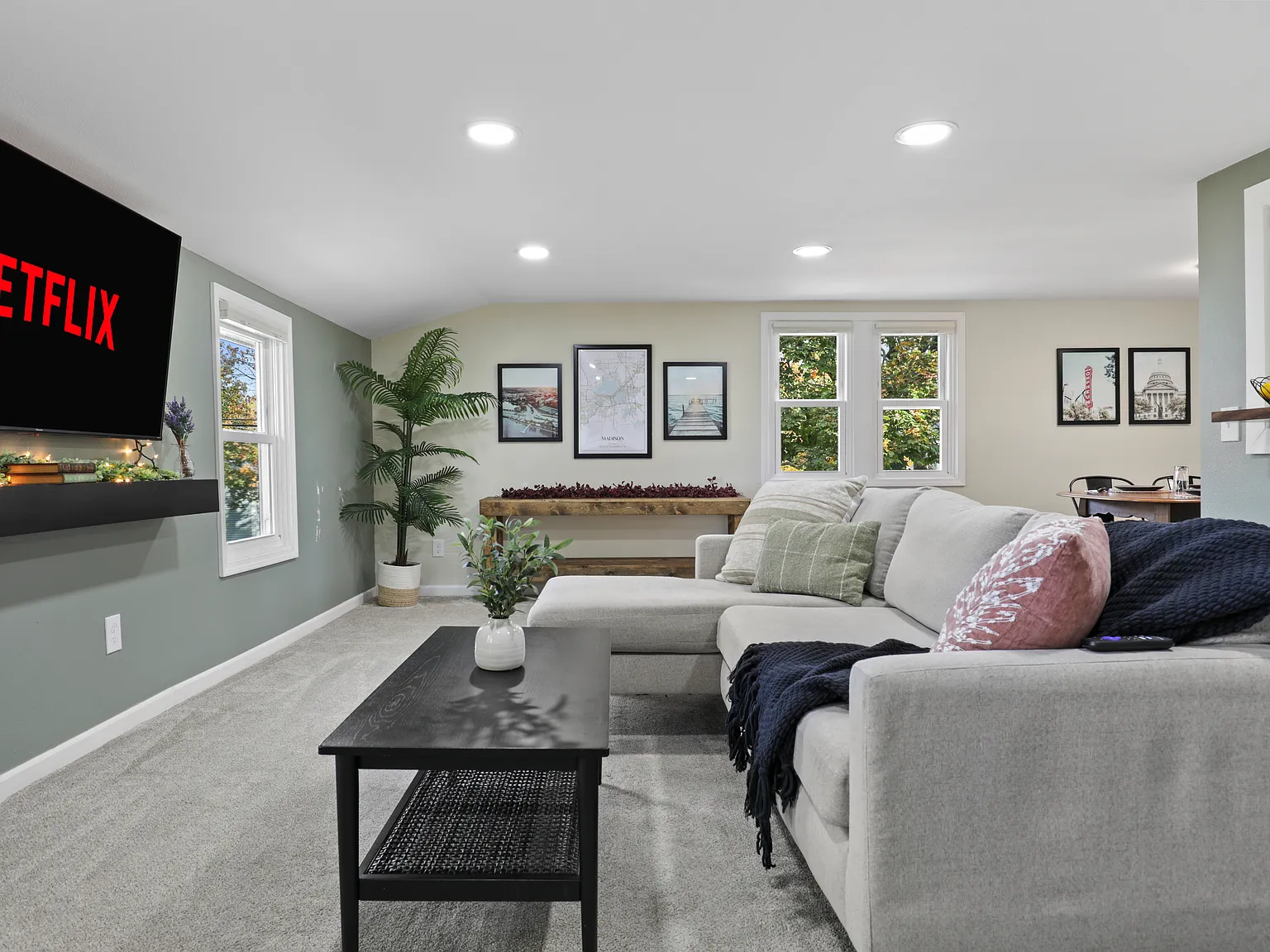 3 bed, 1300 sqft, $3,000 — Photo 1