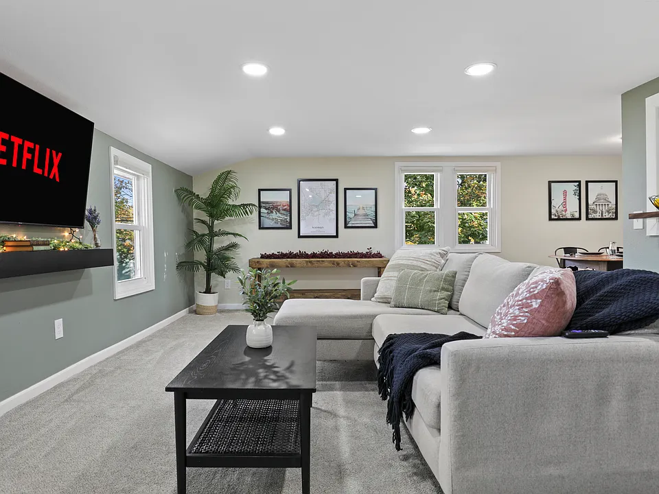 2529 Commercial Ave #2
