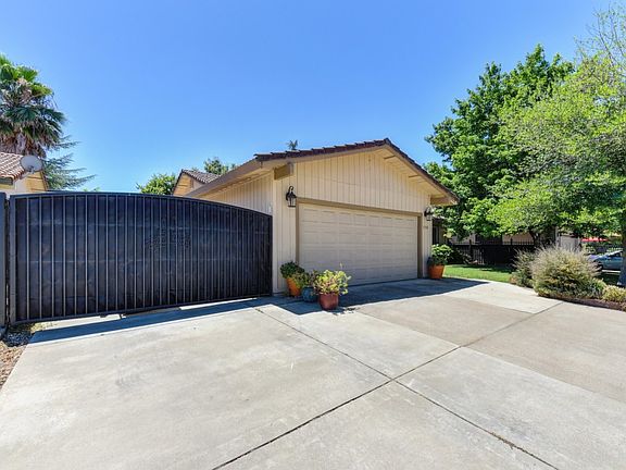 3rd image of 5342 Nyoda Way