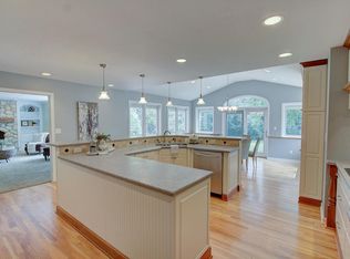 16725 Mary Cliff Ct, Brookfield, WI 53005