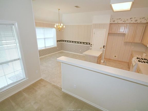 3rd image of 702 Brussels Dr