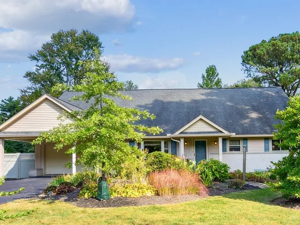320 Hilltop Ln, Cincinnati, OH 45215