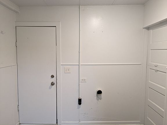 5th image of 131 S Fuller St