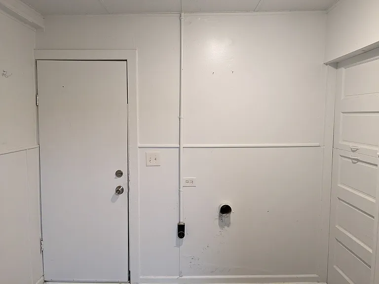 131 S Fuller St — Photo 5