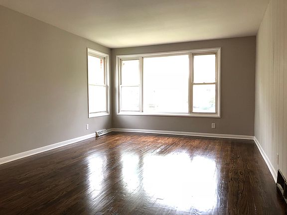5th image of 16041 Debbie Ln