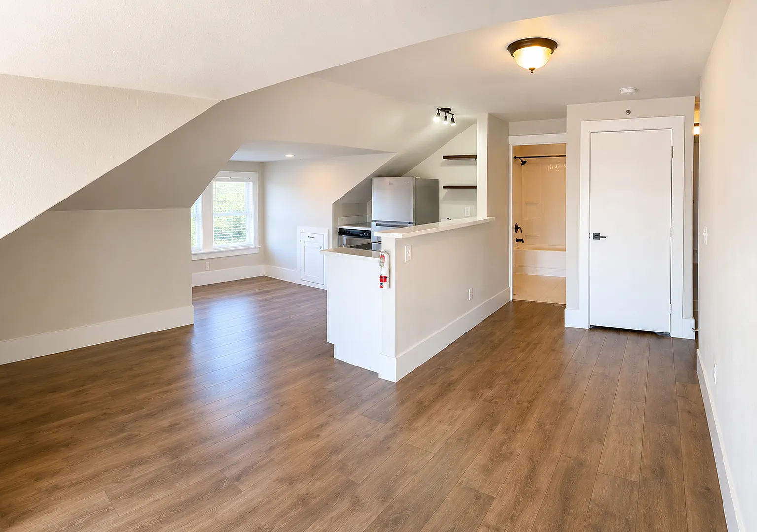 Kitsap Inn Apartments — Photo 2