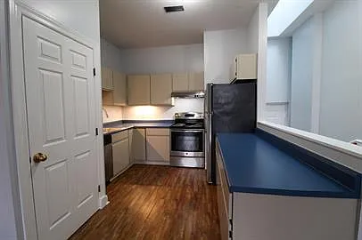 Building Photo - 432 Hopkins St #8