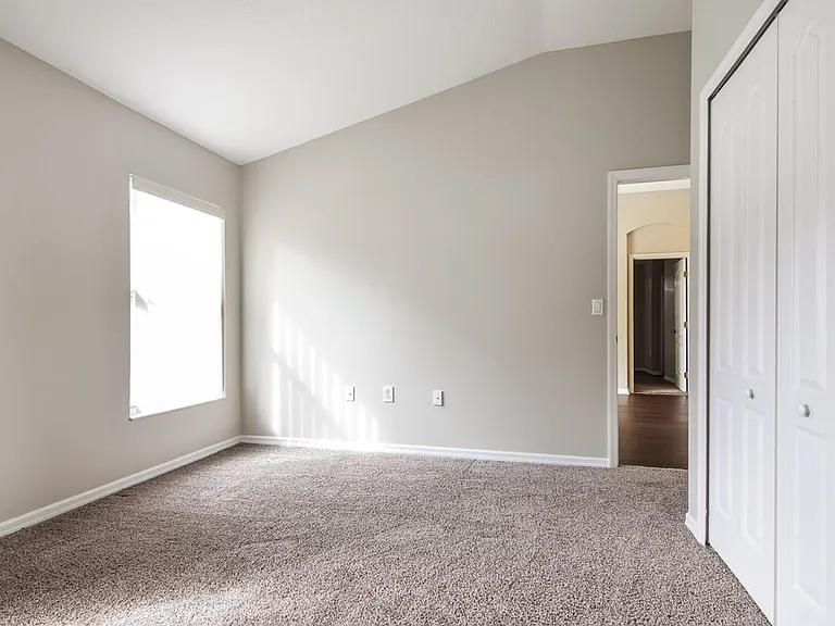 812 Lesa Glen Pl — Photo 9