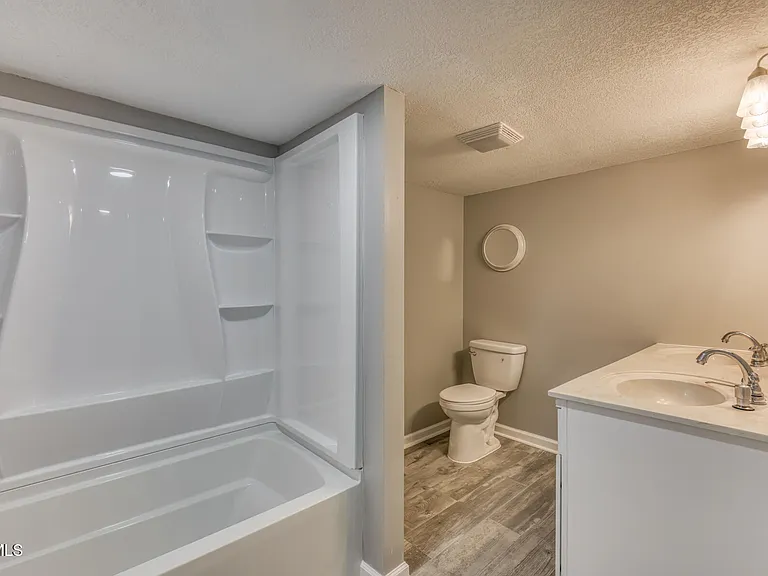 1216 Norway St #102 — Photo 9