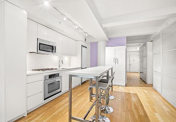 3rd image of 90 William St APT 15D