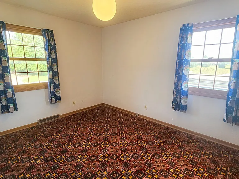 214 SW Arlan Dr — Photo 8