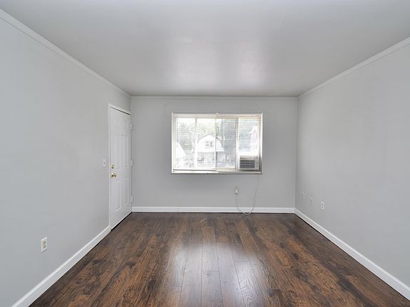 4th image of 1281 Sunset Ave #1
