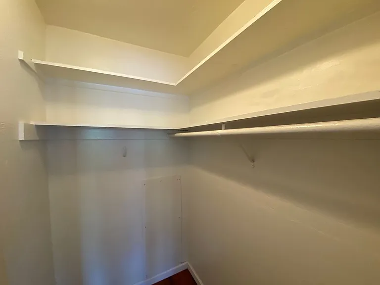 1 and 2 Bedrooms Great Location with Community Pool and Onsite Laundry! 1/2 of Mile from U of A — Photo 37