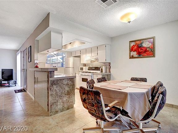 4th image of 253 N Lamb Blvd