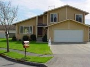 8 Swallow Ct, Longview, WA 98632