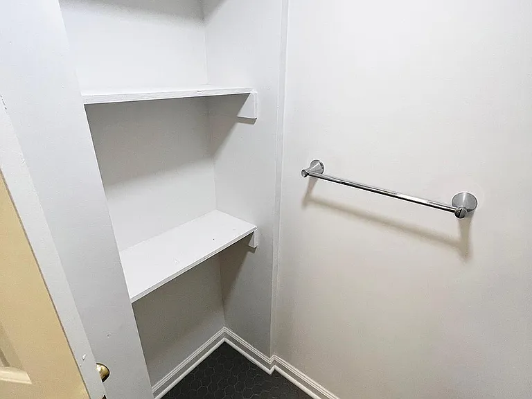 1124 Girard St NW #B — Photo 5