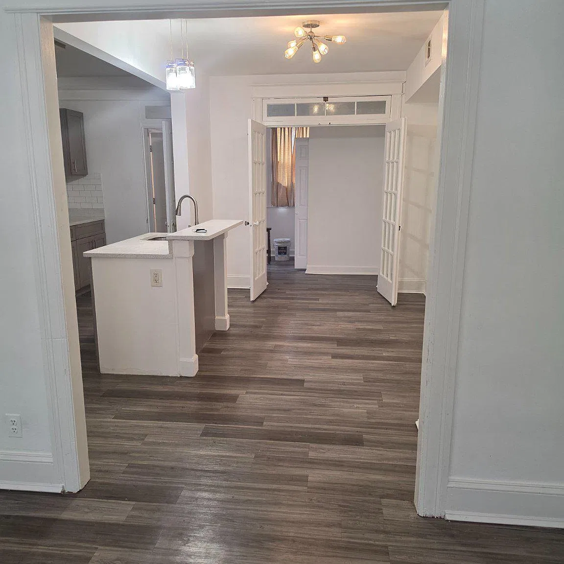 3 bed, 1.5 bath, 1396 sqft, $4,100 — Photo 2