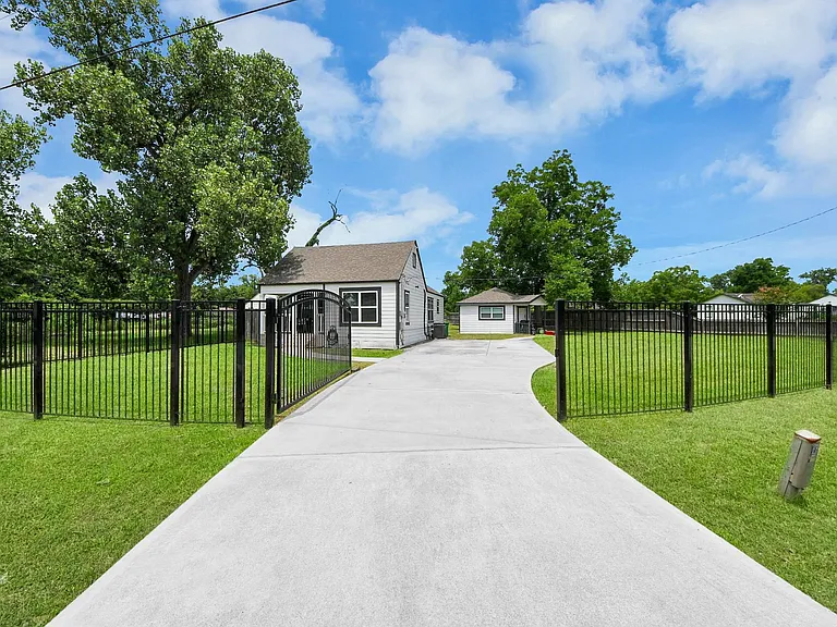 7003 Darien St — Photo 5