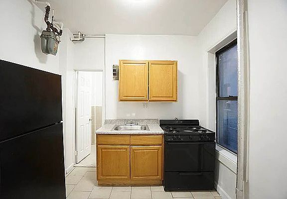 4th image of 26 Saint Nicholas Pl APT 1A
