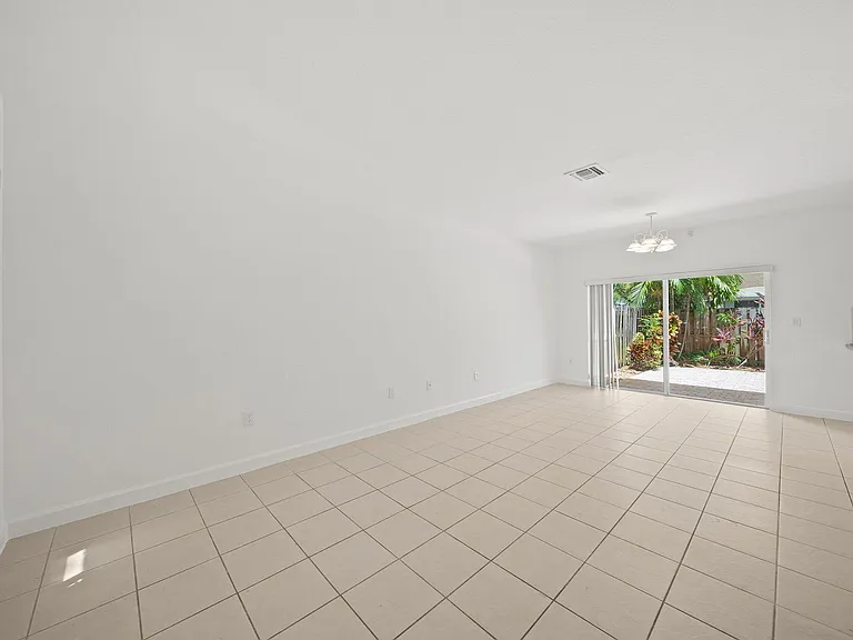21459 SW 86th Pl — Photo 3