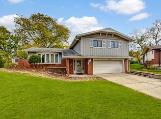 15251 Colina Ave, Oak Forest, IL 60452