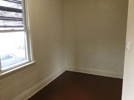 1949 S 23rd St, 2 beds 1.0 baths