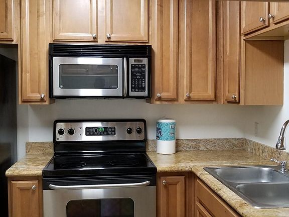 3rd image of 548 Woodside Oaks APT 1