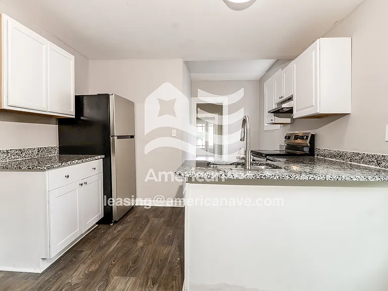 636651_008_kitchen_8.jpg