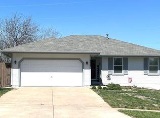 6840 SW 17th St, Topeka, KS 66615