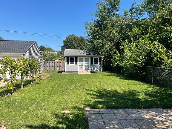 4th image of 202 Elizabeth Dr
