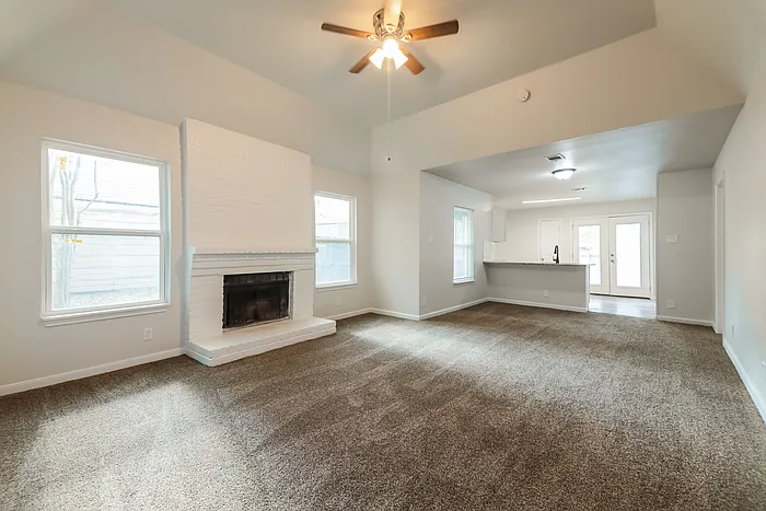 2709 Lexington St — Photo 4