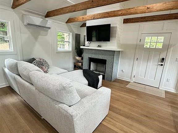 4th image of 1737 Tupper Hill Rd