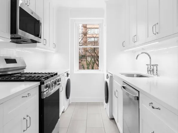 215 East 68th Street image 1 of 16