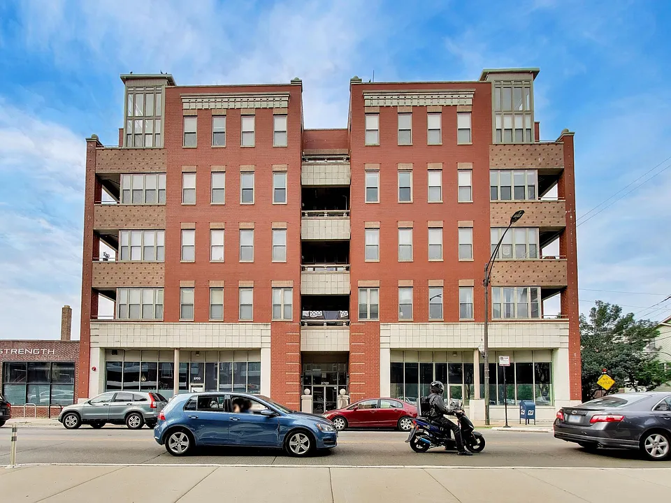 2700 W Belmont Ave #502