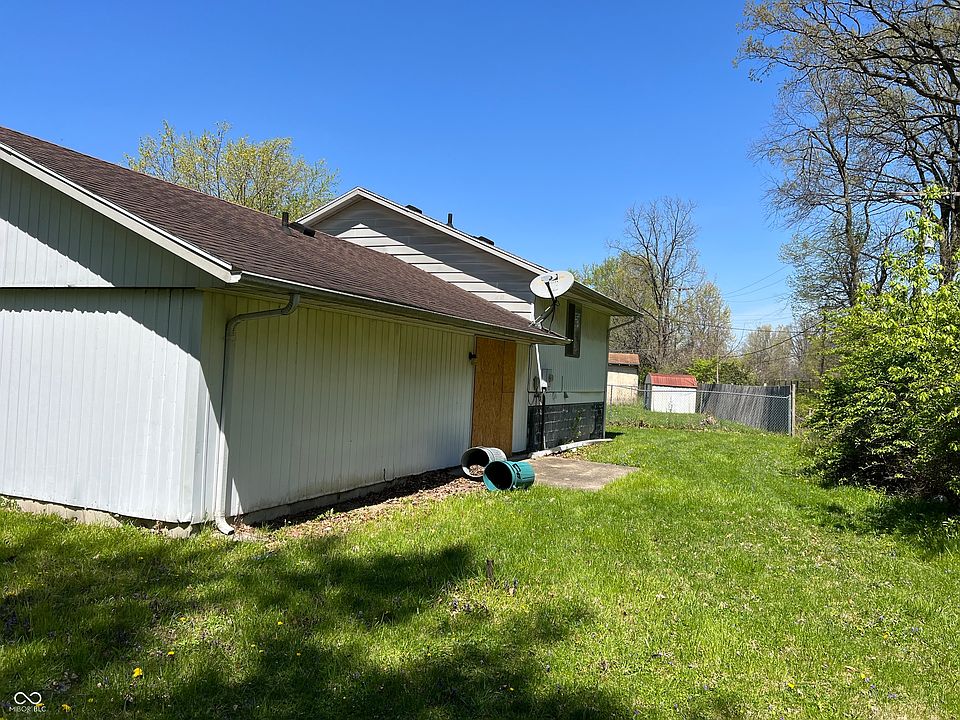 2nd image of 1704 E Redfern Way