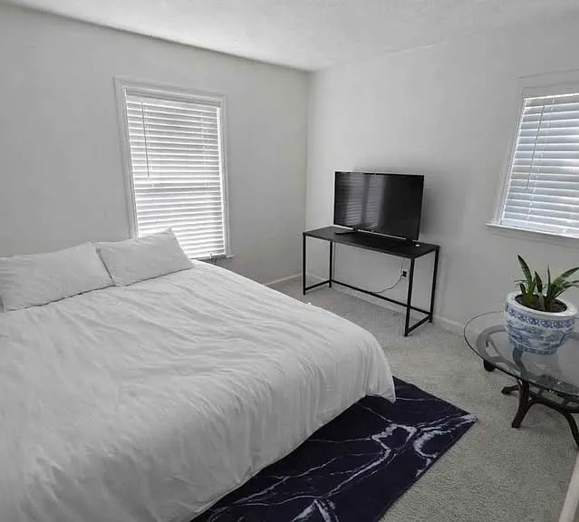 2417 Luxembourg Dr — Photo 2
