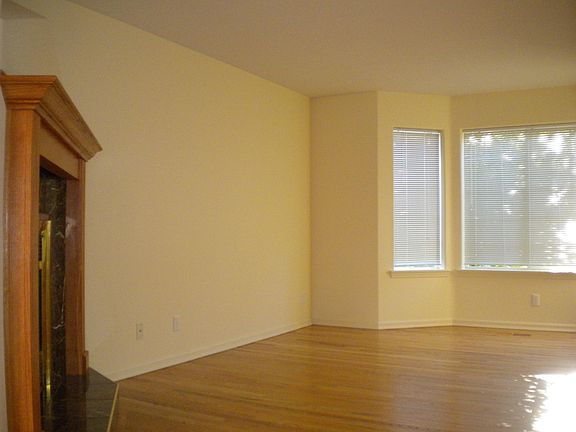 Hardwood Flooring in Living Room and Dinning