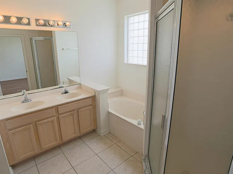 1603 Prestwick Pl — Photo 26
