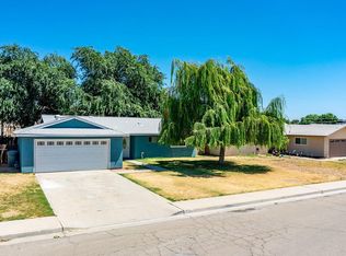 852 Azalea Ln, Lemoore, CA 93245