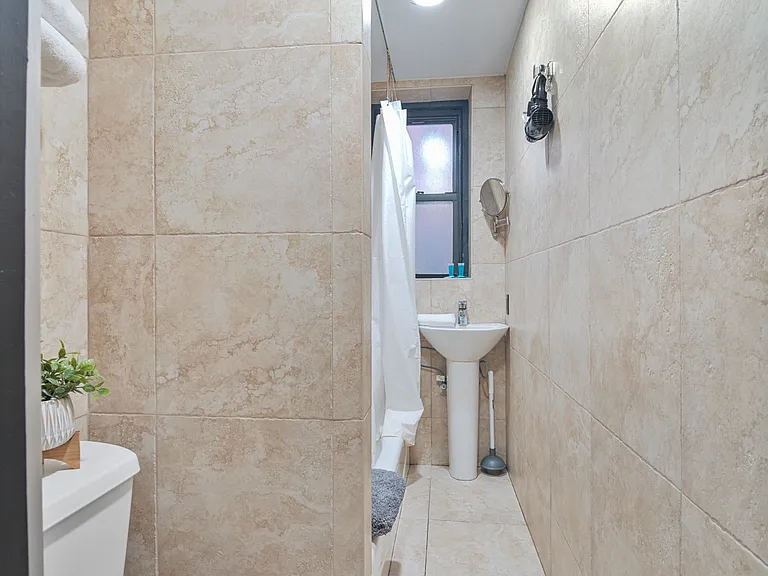 12 W 44th St #612 — Photo 3