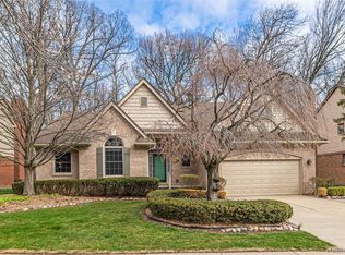 734 Lake Ridge Rd, Rochester Hills, MI 48307