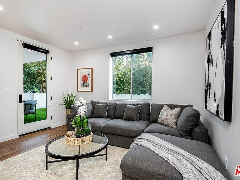 124 S Croft Ave #103 — Photo 8